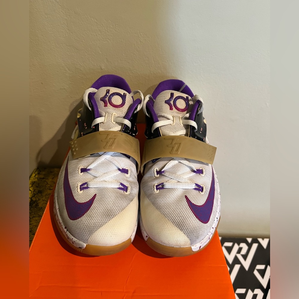 KD VII (GS) size 6.5Y, pristine condition with original box